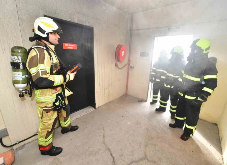 İzmir İtfaiyesinden bir yılda 2 bin 500 kişiye eğitim
