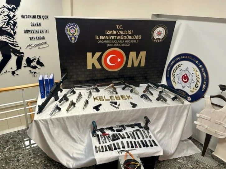 İzmir merkezli 3 ilde ‘Kelebek Operasyonu’
