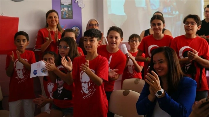 İzmirli öğrenciler telsizle uzaydaki astronota merak ettiklerini sordu