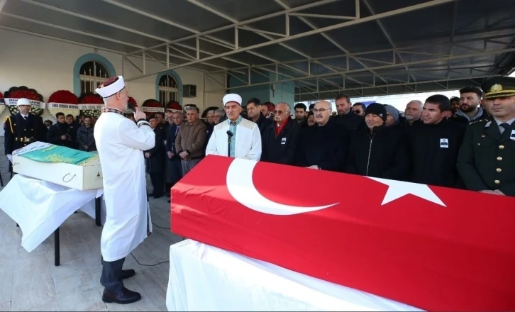 İzmirli uzman çavuş ve annesi son yolculuklarına uğurlandı