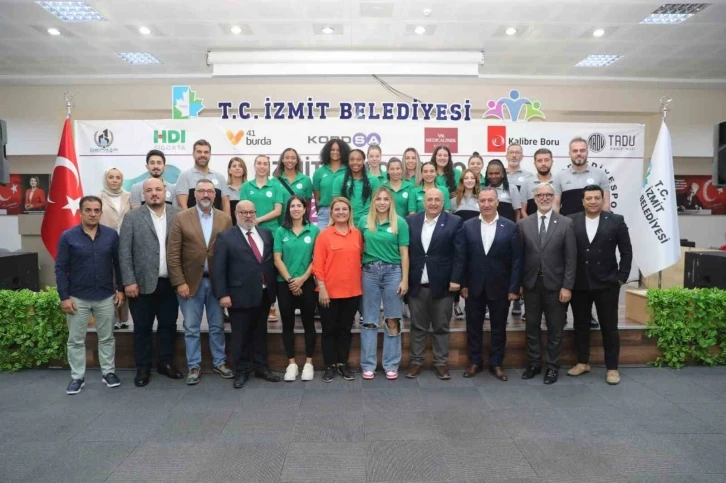 İzmit Belediyespor Kadın Basketbol Takımı’nın yeni kadrosu tanıtıldı
