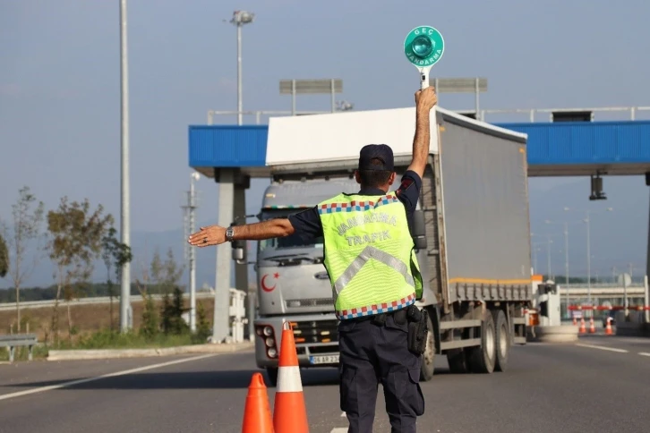 Jandarma denetledi, bir ayda 626 araç ve 157 sürücü trafikten men edildi
