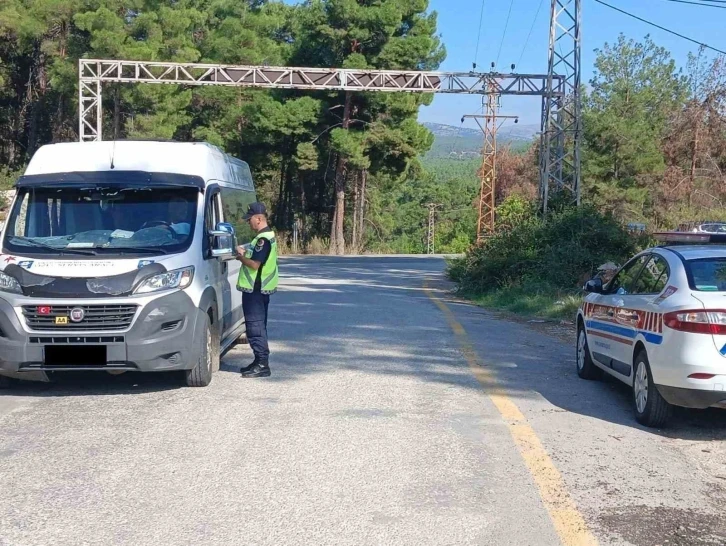 Jandarma ekipleri okul servislerini denetledi
