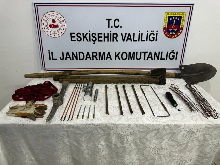 Jandarma ekiplerinden kaçak kazıya suçüstü
