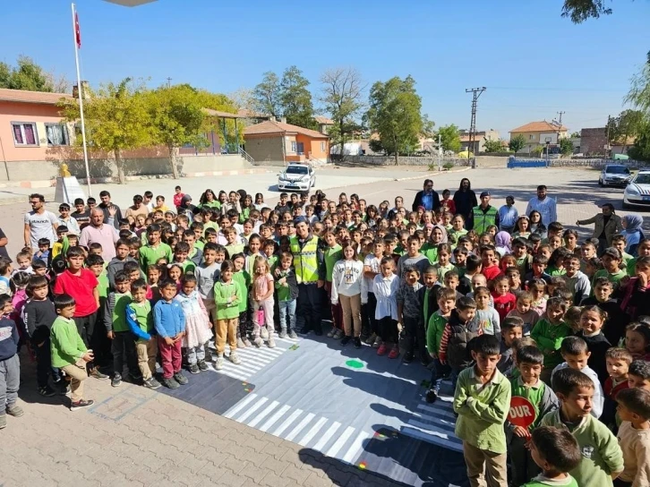 Jandarma Öğrencilere Trafik Bilinci Aşıladı
