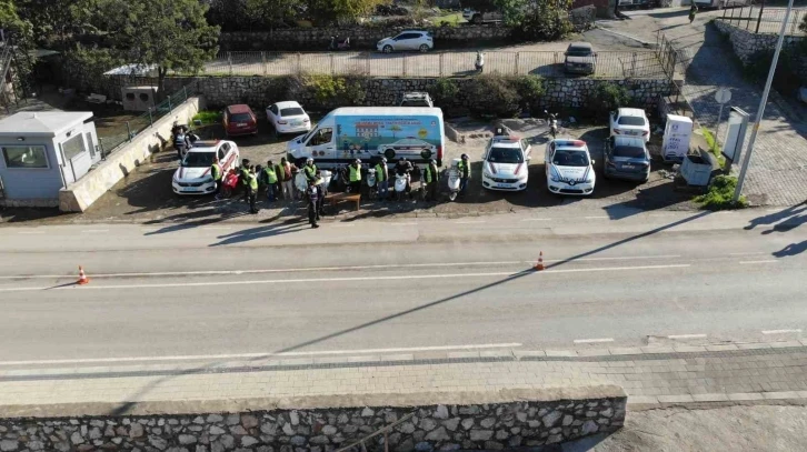 Jandarma, önce kask sonra eğitim verdi
