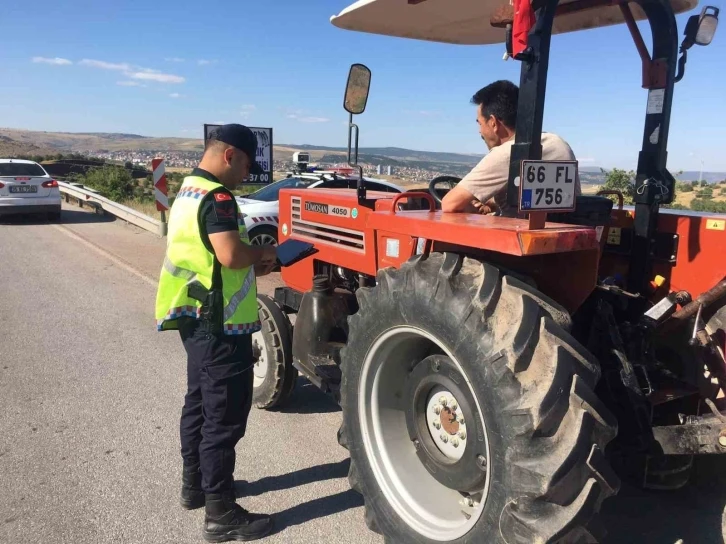 Jandarma Trafik Timleri hız konusunda sürücüleri uyardı
