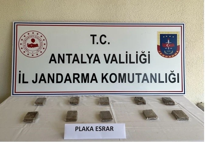 Jandarma uyuşturucu tacirlerine göz açtırmıyor: 33 tutuklama
