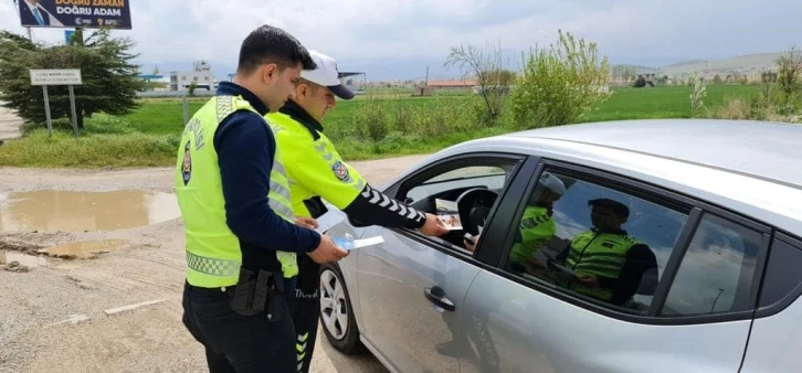 Jandarma ve polis tarafından gerçekleştirilen trafik denetimleri devam ediyor
