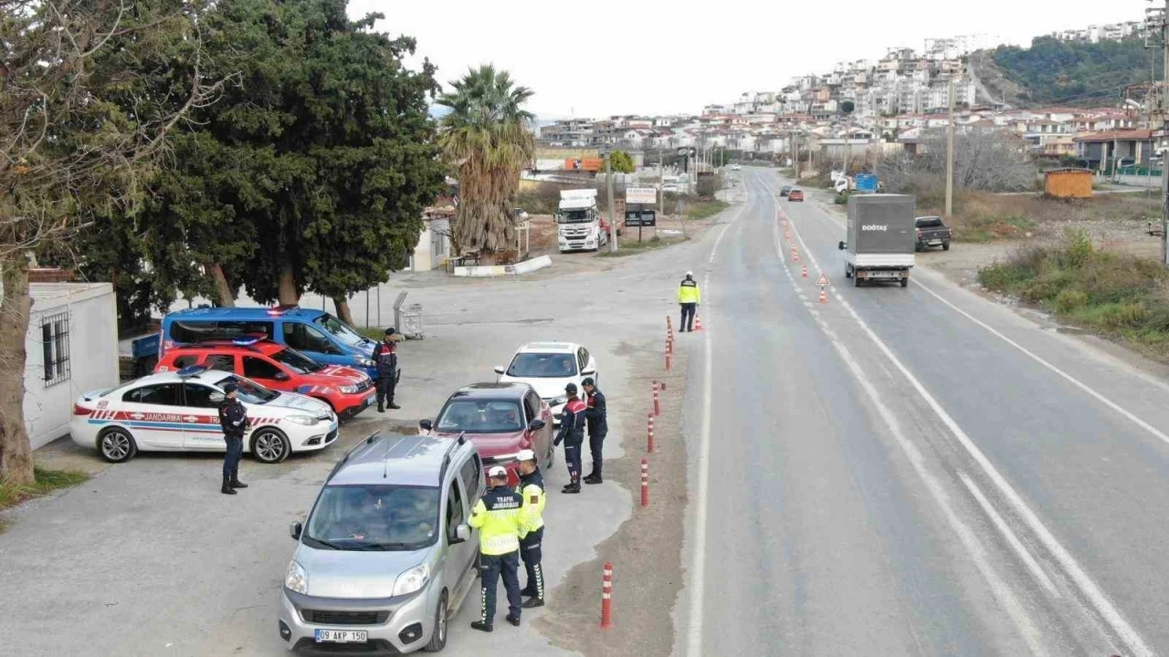 Jandarma yeni yıl öncesi kontrollerini sürdürüyor
