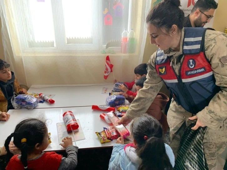 Jandarmadan ilkokul öğrencilerine ‘Mahremiyet’ eğitimi
