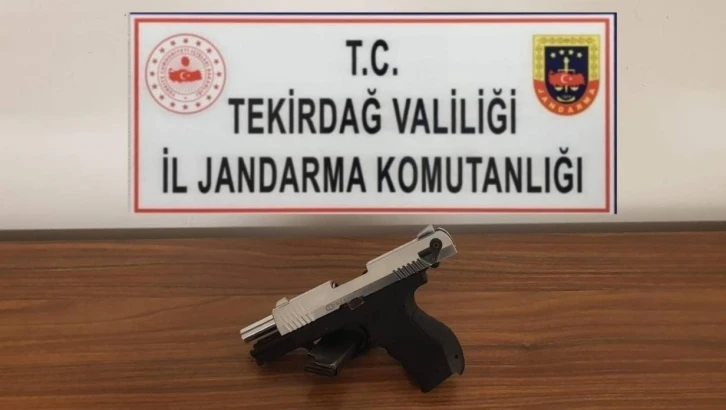 Jandarmayı görünce silahı attı: 2 silah ele geçirildi
