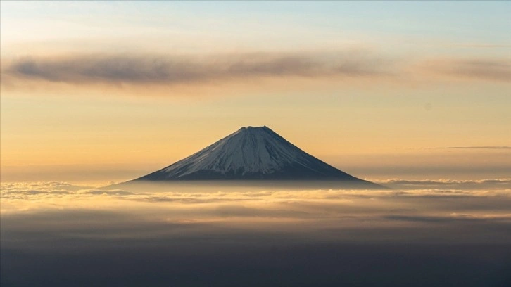 Japonya'da aktif yanardağ Fuji'nin patlaması halinde halktan yürüyerek kaçmaları istenecek