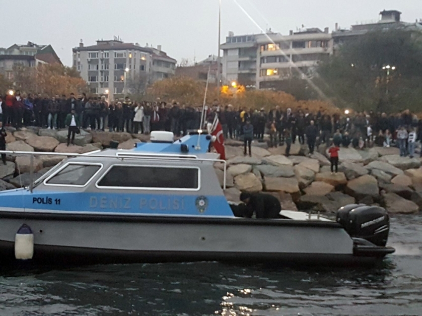 Kadıköy’de bir kişi denize düştü, arama çalışmaları sürüyor