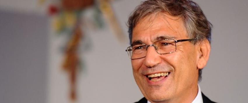 Orhan Pamuk Londra’da 1 numara