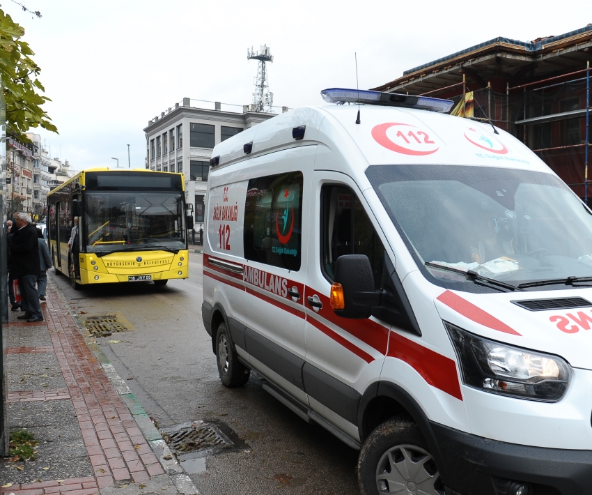  Evine gitmek için bindiği otobüste kalp krizi geçirdi 