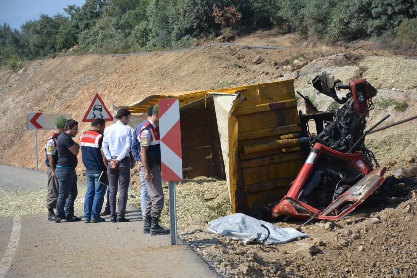 Bursa'da feci kaza! Kamyon parçalara ayrıldı