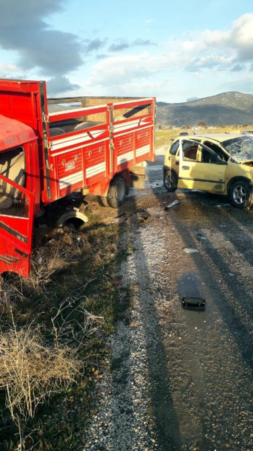 Bursa plakalı araç kaza yaptı: 1 ölü ,2 yaralı