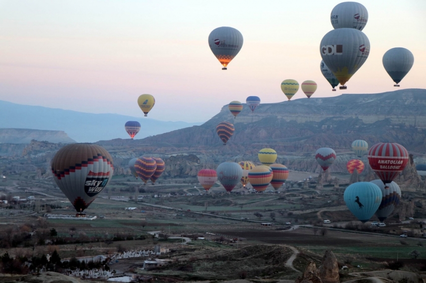 Kapadokya’da yer turist gök balon dolu