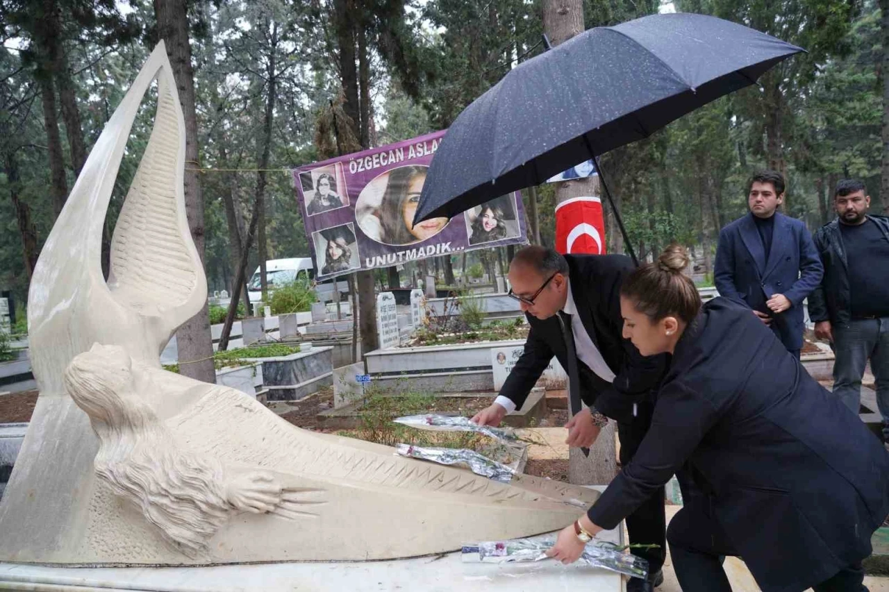 Kadına şiddetin simgesi Özgecan Aslan unutulmadı