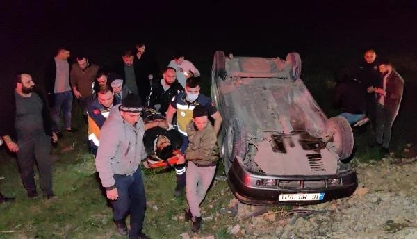 Kafa kafaya çarpışan otomobil ve elektrikli bisiklet tarlaya uçtu: 2 yaralı