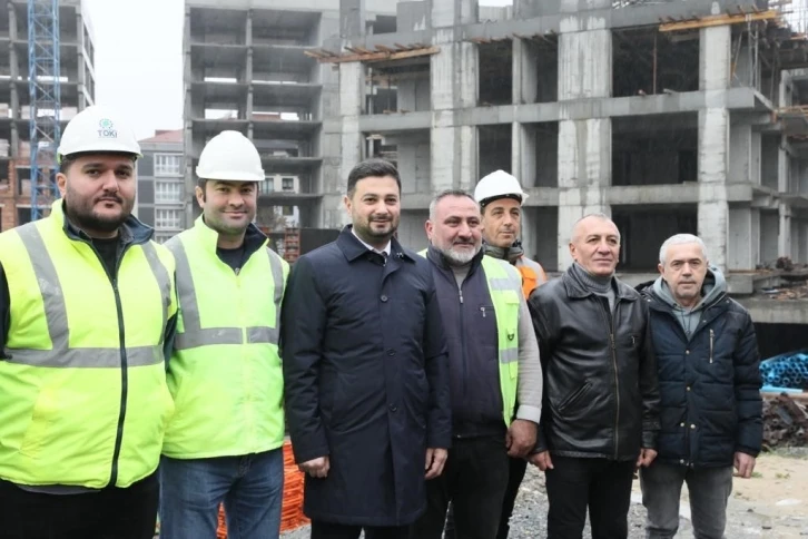 Kağıthane Belediye Başkanı Öztekin, kentsel dönüşüm projesindeki Hizmet Sitesi’ni gezdi
