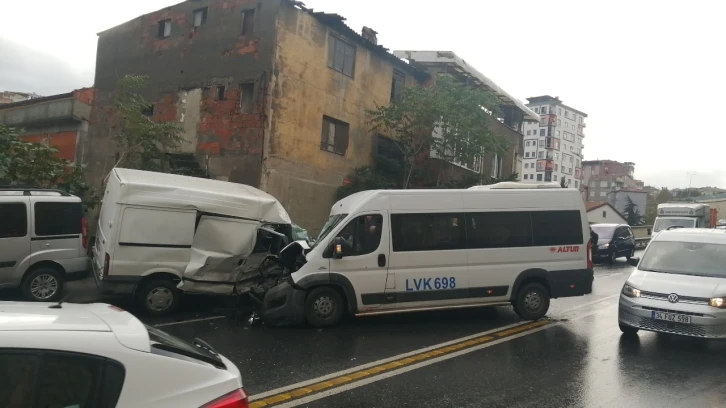 Kağıthane’de hatalı sollama ve hız kazaya neden oldu: 8 yaralı
