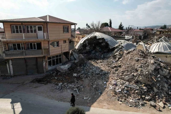 Kahramanmaraş’taki depremde kubbesi ve minaresi yıkılan camii havadan görüntülendi
