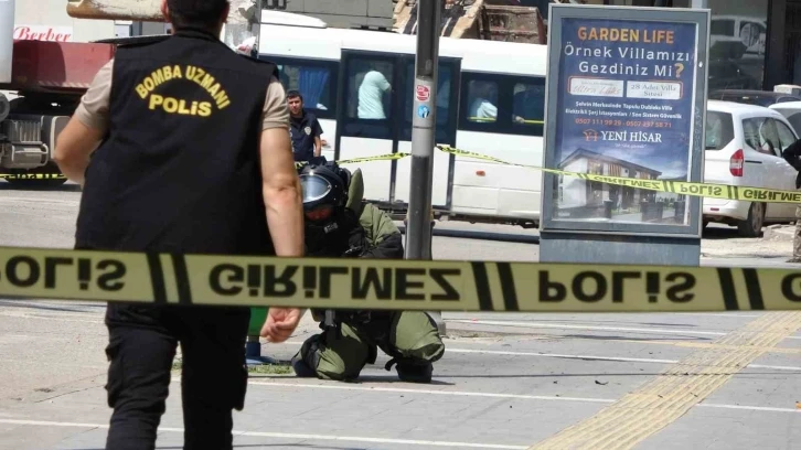 Kaldırımdaki sırt çantası bomba paniği yaşattı
