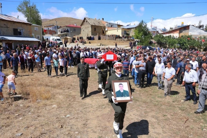 Kalp krizi sonucu vefat eden uzman çavuş son yolculuğuna uğurlandı
