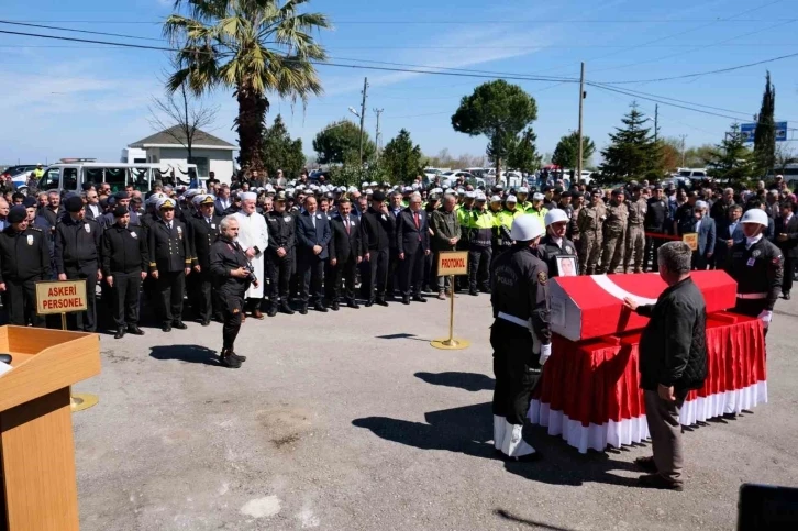 Kalp krizinden ölen polis memuru son yolculuğuna uğurlandı
