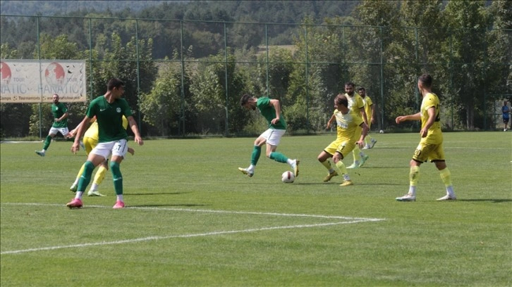 Kamp döneminde birçok futbol takımı 