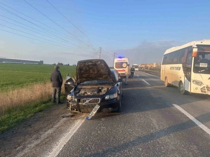 Kamyondan düşen malzeme kazaya neden oldu: 2 yaralı
