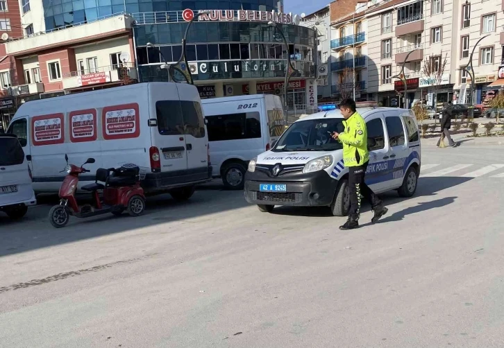 Kamyonet ile elektrikli üç tekerlekli bisiklete çarpıştı: 1 yaralı
