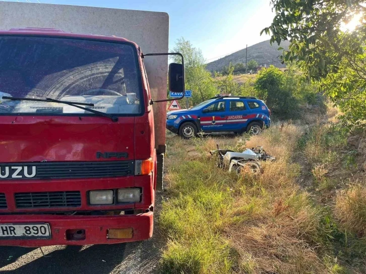 Kamyonetle çarpışan motosiklet sürücüsü yaralandı
