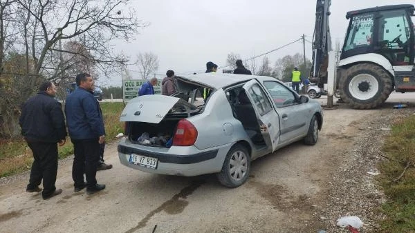 Kamyonun çarpmasıyla savrulan otomobil, kepçe operatörüne çarptı: 1 ölü, 2 yaralı