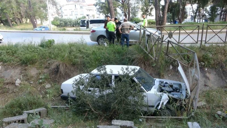 Kanala uçan otomobilden burnu bile kanamadan çıktı
