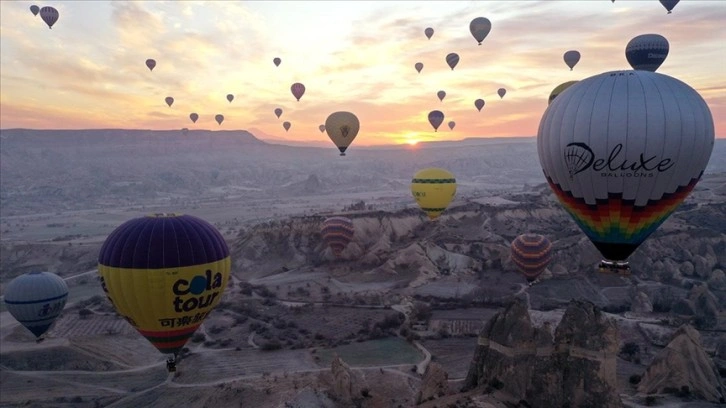 Kapadokya'da turistler yeni yılın ilk gününde çeşitli aktivitelere katıldı