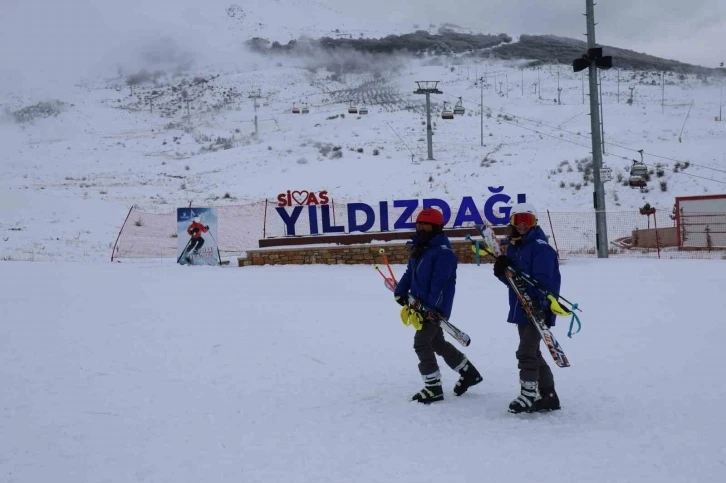 Kar ve kayak severler Yıldızdağı’na akın etti
