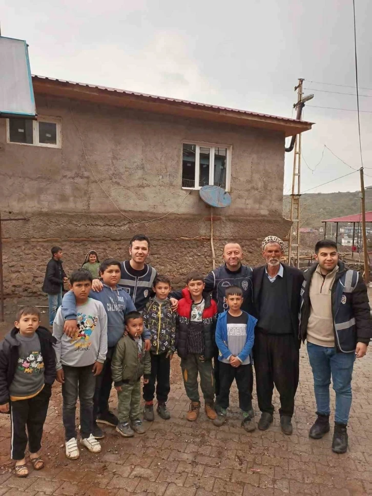 Karabük Emniyeti yaraları sarmaya yardım ediyor
