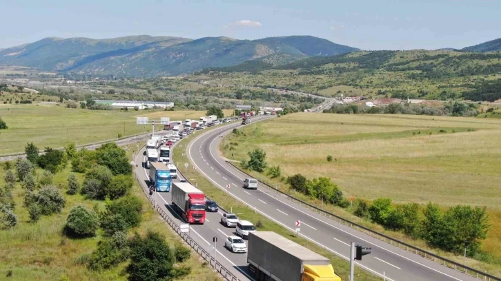 Karabük’te bayram dönüşü yoğunluğu tatilin son gününde de devam ediyor
