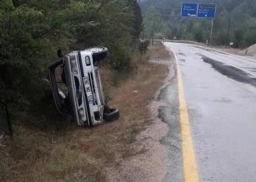 Karabük’te otomobil şarampole devrildi: 5 yaralı