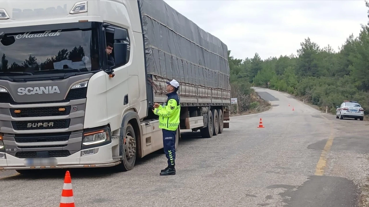 Karacasu’da ağır tonajlı araçlar denetlendi
