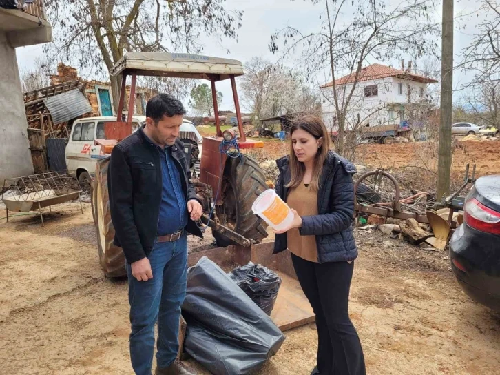 Karacasulu incir üreticilerine ekşilik böceği tuzakları dağıtıldı
