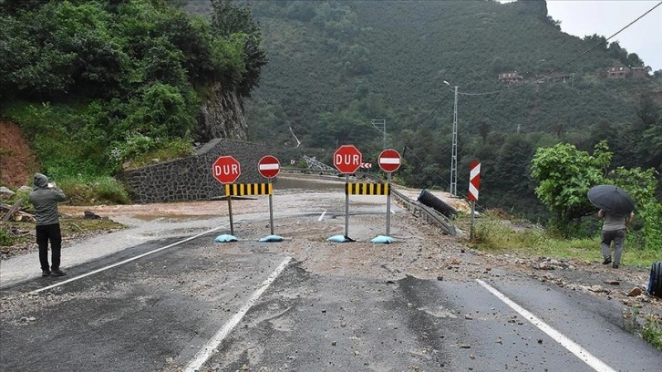 Karadeniz-Akdeniz Yolu'nda heyelanlar meydana geldi