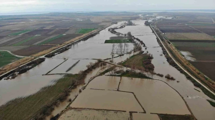 Karamenderes Çayı’nın taşmasıyla sular altında kalan tarlalar dronla görüntülendi
