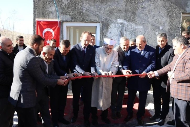 Karayazı Çıkılgan Mahallesi Cami dualarla açıldı
