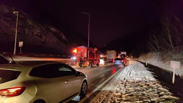 Bursa-Ankara kara yolu açıldı, yardım TIR'ları yola çıktı