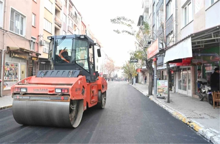 Karesi’de asfaltlama çalışmaları sürüyor
