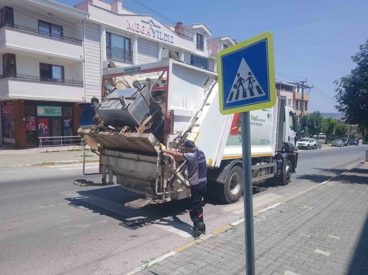 Karesi’de çöp konteynırları dezenfekte ediliyor
